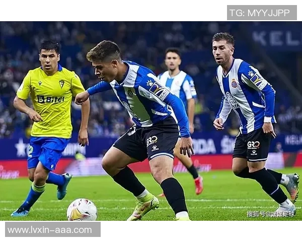 赛后复盘分析深圳足球队与杭州足球队的竞技状态与表现对比